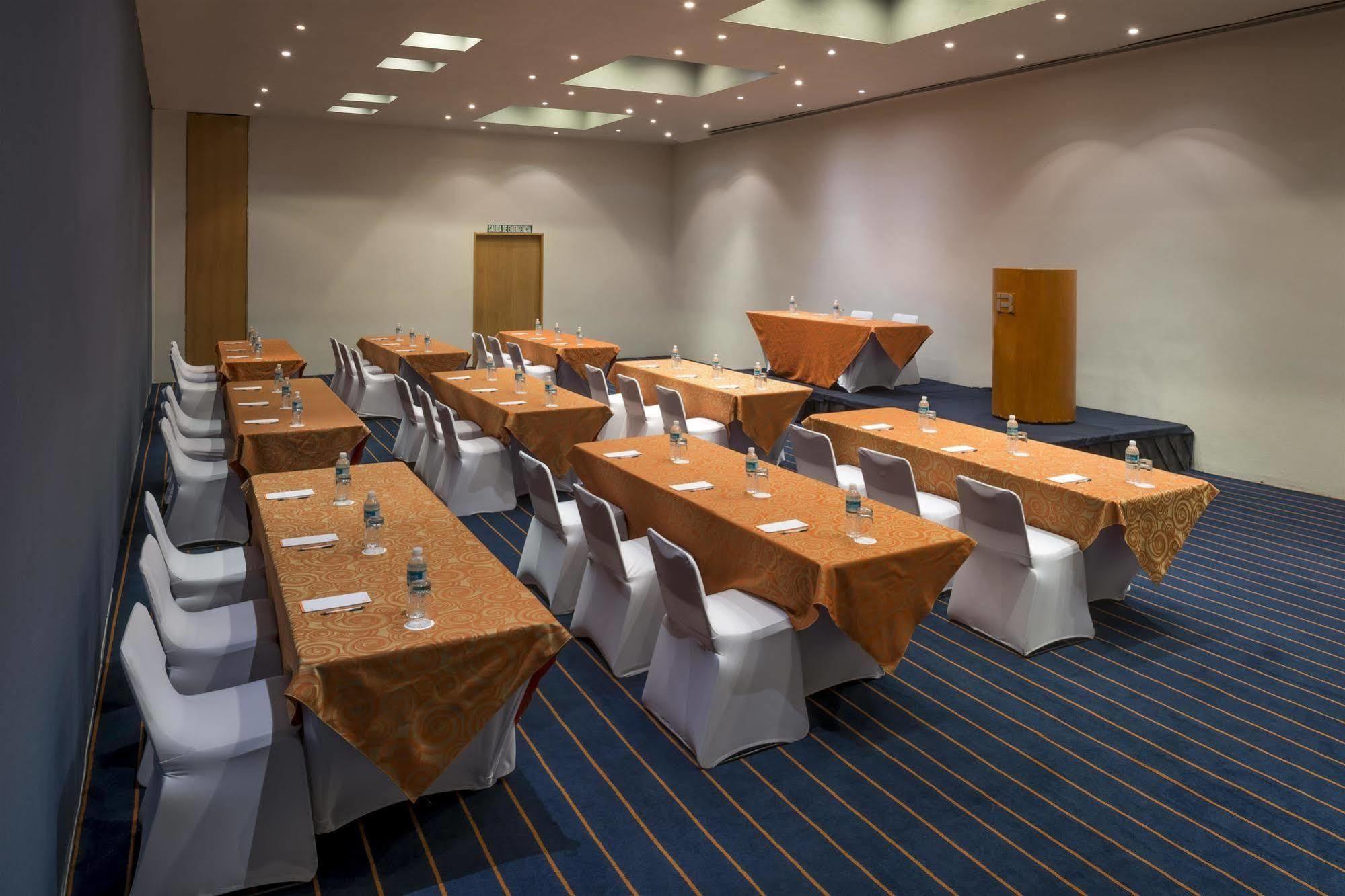 Real Inn Nuevo Laredo Eksteriør bilde